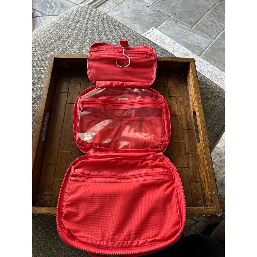 Vera Bradley Red Quilted Performance Twill Hanging Travel Organizer Bag EUC - Picture 2 of 6